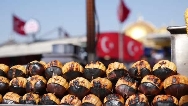 Traditioneller Istanbul Straße Geröstet Kastanien Einer Zeile — Stockvideo