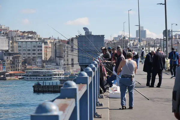 Çubuklu balıkçı, makaralı makaralı emunonu. 
