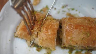 Masada el yapımı Türk tatlı baklavası ,