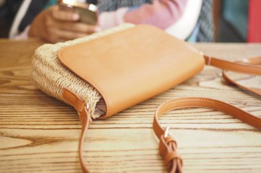 El yapımı çevre dostu sümbül kadın çantası..