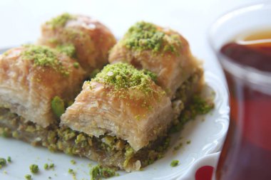 Masada el yapımı Türk tatlı baklavası ,