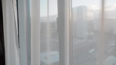 Temiz kumaş perdesini kapat.