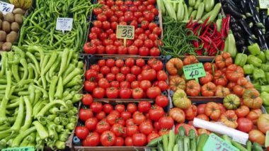 Hindideki süper markette taze sebze satılıyor. ..