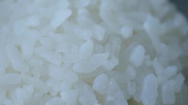 Pişmiş beyaz pirincin yakın çekimi .