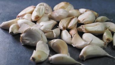 Kapat sarımsakları masaya düşsün. .