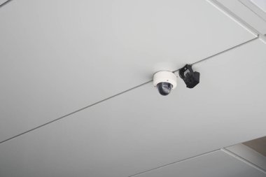 CCTV güvenlik kamerası açık havada çalışıyor. ,