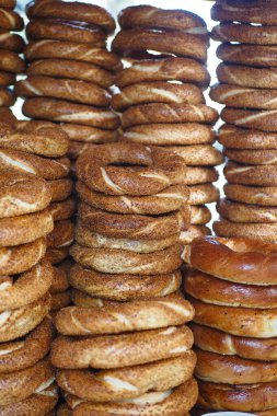 Türk Simit 'i minibüste satıyor ,