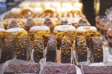 Fındıklı çeşitli hamur işleri, pastalar ve tatlılar içeren enfes bir fırın seçimi..