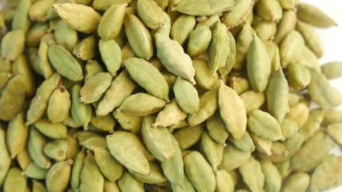 Kakule 'yi bir kasede kapat. ,