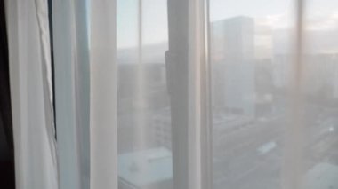 Temiz kumaş perdesini kapat.