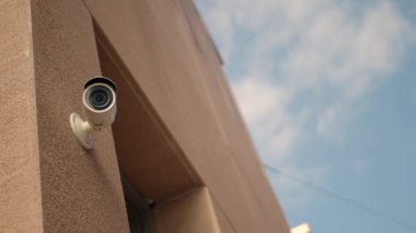 CCTV güvenlik kamerası açık havada çalışıyor. ,