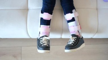 Çocuk serebral felç, bacak ortozu.