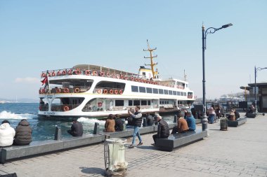 Türkiye İstanbul 18 Temmuz 2023. Boğaz 'da nakliye feribotu. Feribot yolcu taşır..