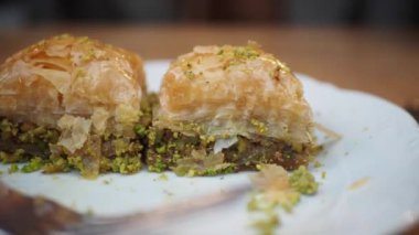  Çatal toplayıcısı Türk tatlı baklavası yakın plan. ,