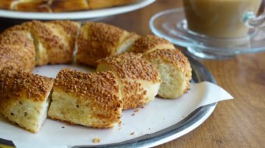 Türk Çöreği Simit masada ,