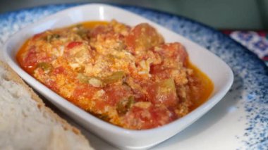 Türk Menemen omleti tavada. 