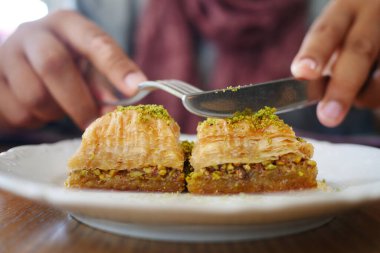 Masada el yapımı Türk tatlı baklavası ,