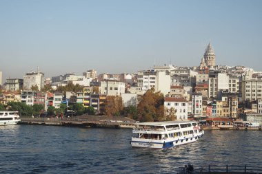 Türkiye İstanbul 18 Temmuz 2023. Boğaz 'da nakliye feribotu. Feribot yolcu taşır..