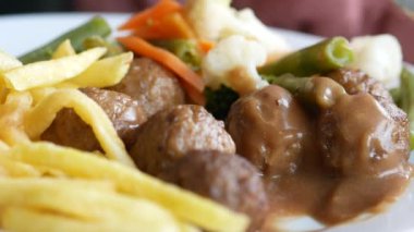 Türkiye Köfteleri 'ne yakın plan ,