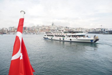 Türkiye İstanbul 18 Temmuz 2023. Boğaz 'da nakliye feribotu. Feribot yolcu taşır..