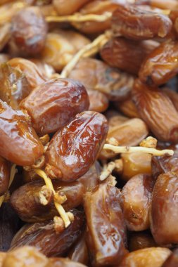  Yerel pazarda çok sayıda meyve satışı tarihi .