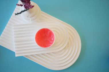 Bir konteynırdaki petrol jölesinin en üst görünümü .