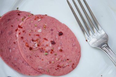 salami sausage cut into thin pieces .
