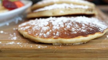 Muz ve çilekli krep. .