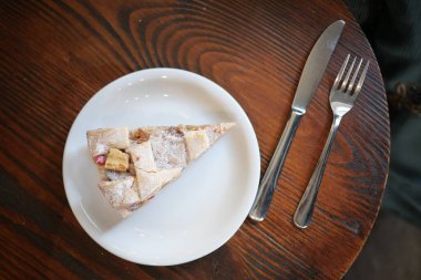 Bir tabak elmalı pasta. ,