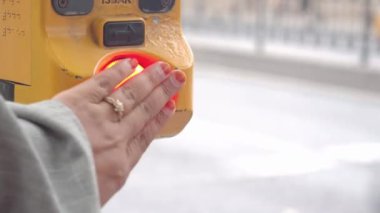 Geçiş sinyal düğmesini kapat .