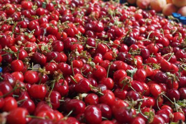 Süper markette taze kiraz satışı ,