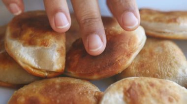 Çıtır çıtır ve son derece yumuşak kızarmış ekmekler her yemek için mükemmel bir eşliktir.