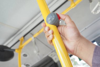 Kamu otobüsünde durmak için otobüs zili.