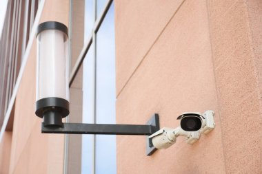 CCTV güvenlik kamerası açık havada çalışıyor. ,
