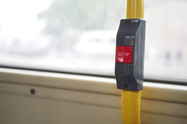 Kamu otobüsünde durmak için otobüs zili.