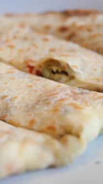 Ağzını sulandıran tortillalar çok çeşitli lezzetli lezzetli dolguları sergiliyor.