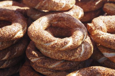 Türk Simit 'i minibüste satıyor ,