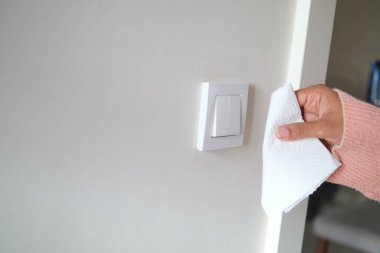Kumaş temizleme düğmesi
