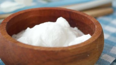 Kabartma tozu ve limon. .