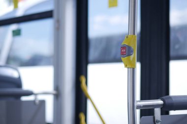 Kamu otobüsünde durmak için otobüs zili.