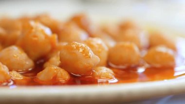 Baharatlı domates soslu baharatlı nohut tabağı.. 