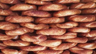 Türk Simit 'i minibüste satıyor ,