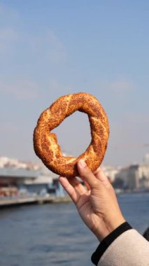 Türk Çöreği Simit masada ,