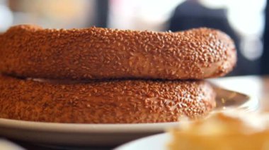 Türk Çöreği Simit masada ,