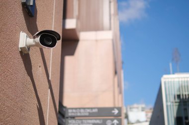 CCTV güvenlik kamerası açık havada çalışıyor. ,