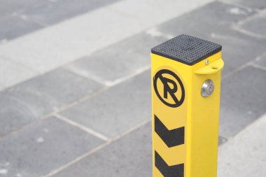 Paved Urban Caddesi 'nde Okları Olan Sarı Park Yok.