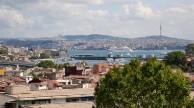 İstanbul 'un güzel bir manzarası. Boğaz ve tarihi mimari içeriyor..