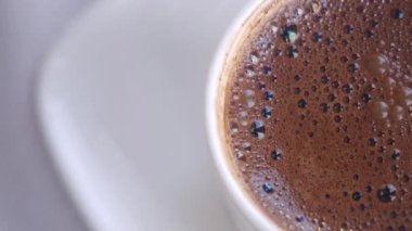 Türk kahve masada .