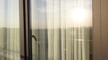 Renkli camlı modern ofis binası. Şehir mimarisi. Yüksek kalite fotoğraf