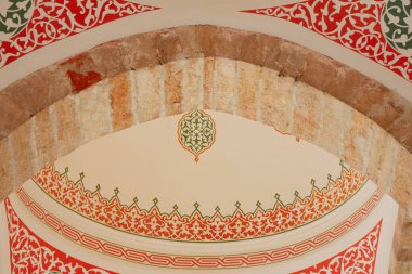 Detaylı Fas kemer yolu canlı renkler ve büyüleyici desenler içerir.